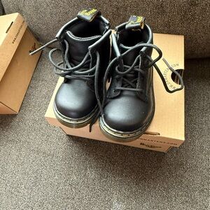 New DR. Martens boots size 4 toddler